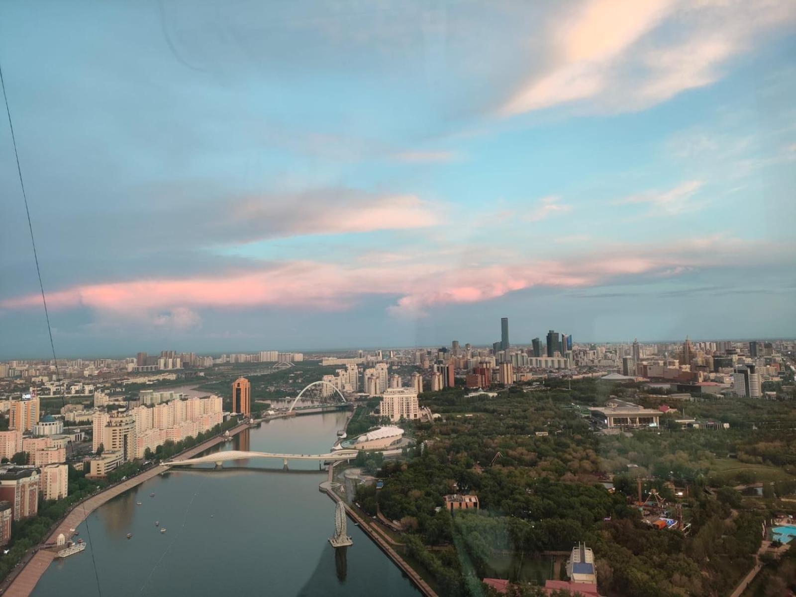 Апартаменты На Набережной С Панорамным Видом На 39 Этаже Astana Exteriör bild